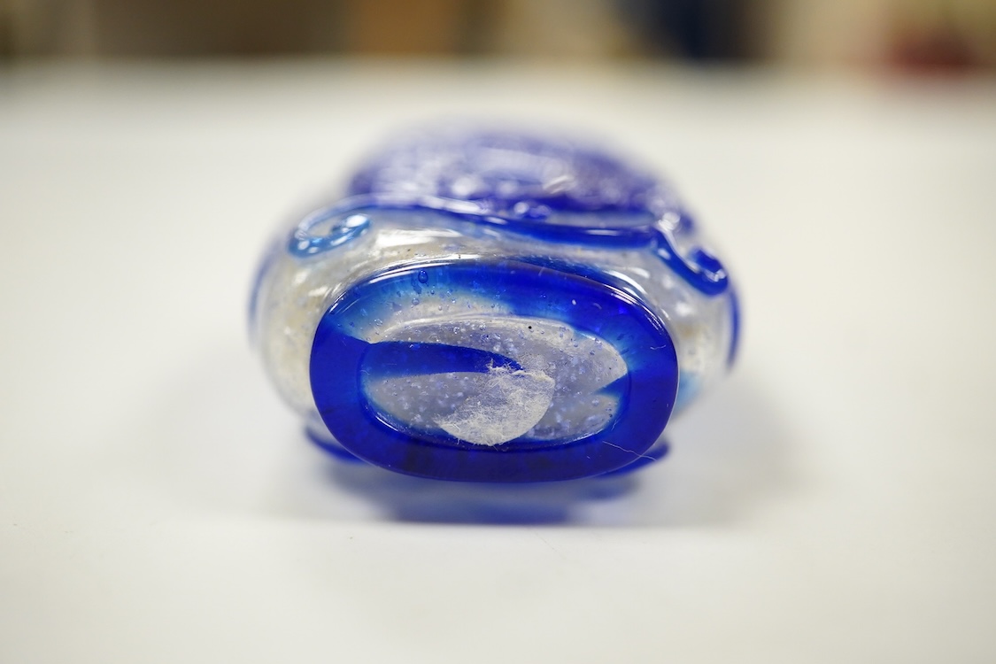 A Chinese overlaid glass snuff bottle, 8cm high